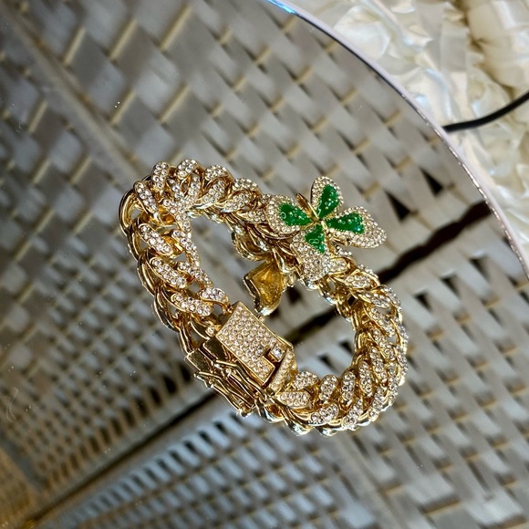 NWT Austrian Crystal, Enameled Butterfly Spinner Bracelet in Goldtone (8.00 In) - Picture 9 of 17